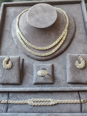 Jewelry set silver plated with white zircon, like new
