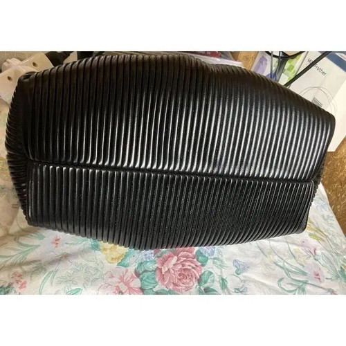 Themoire shoulder bag black plisse style like new