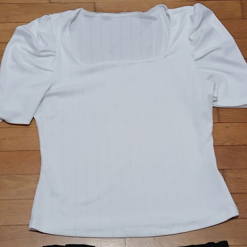 Zara set with black shorts and white puff sleeves blouse, like new, size large