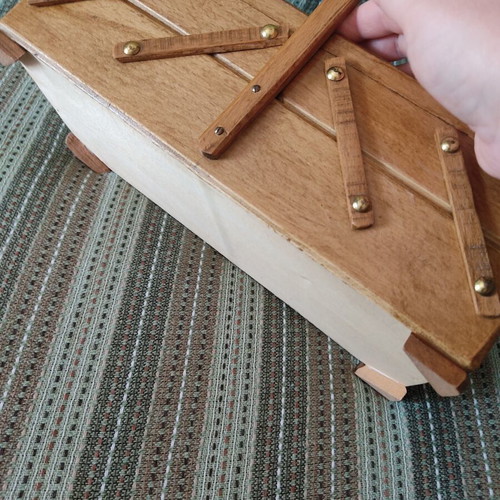 Wooden sewing box with handle, vintage style