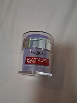L'oreal Revitalift filler lightly used