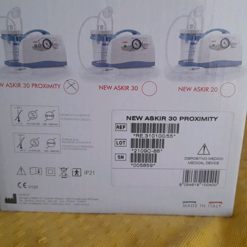 New Askir suction device new with 61 catheters gift