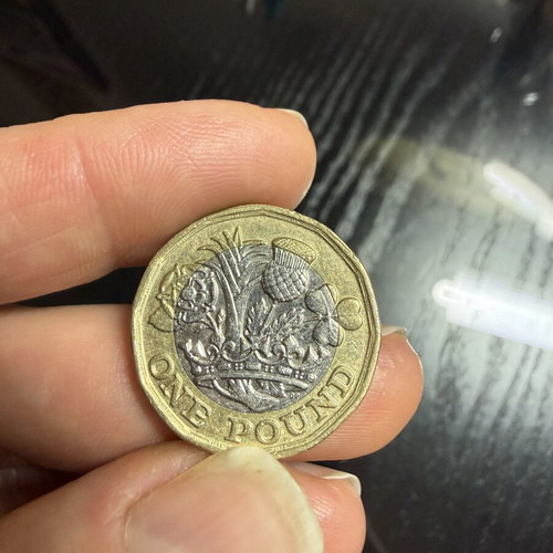 British one pound coin, dodecagonal 12-sided, 2017 design