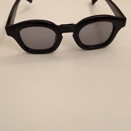Smelly Japan Sunglasses like new, black