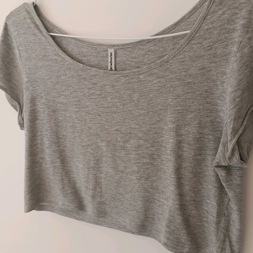 Stradivarius gray crop top size L like new