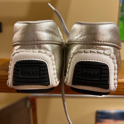 Gucci women's silver sports shoes like new, size 38.5