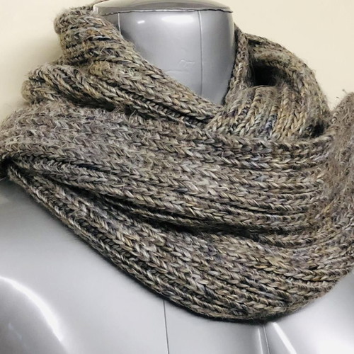 Zara neck scarf used in excellent condition