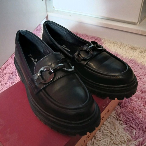 Shoes new, sizes 39 and 40