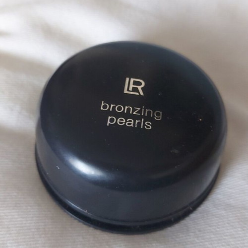 LR bronzing pearls used with deluxe powder gift