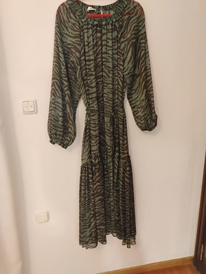 Mango dress like new with belt, size L