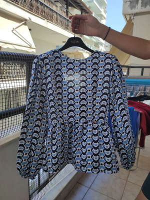 Regalinas long-sleeve blouse with geometric pattern, size M/L