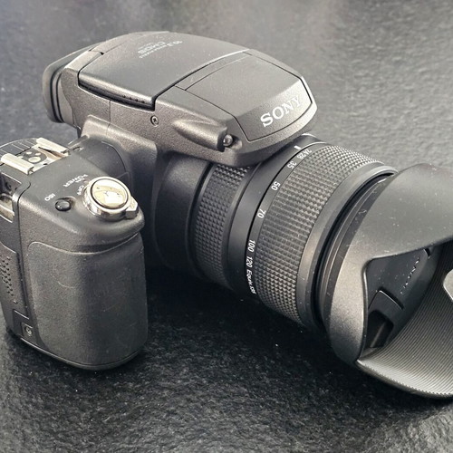 Sony Cyber-shot DSC-R1 camera with Carl Zeiss T* lens