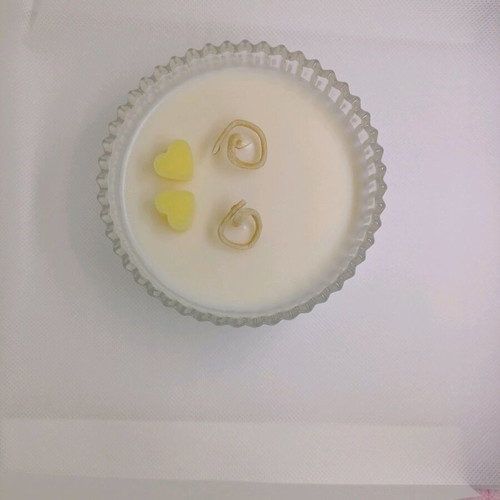 Soy wax candle in fondue pot with tsoureki scent new
