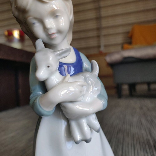 Wagner Apel Lippelsdorf porcelain decoration 26 cm like new