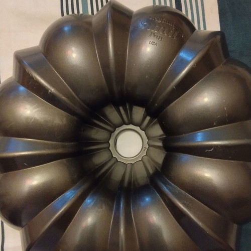 Nordic Ware Original Bundt Pan cake mold new, cast aluminum, 26cm