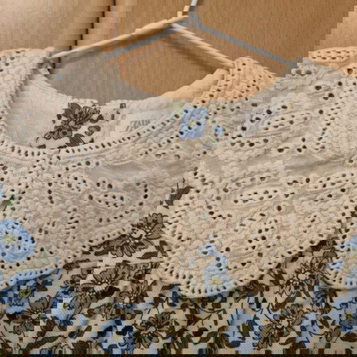 Φόρεμα Zara 18-24 μηνών σαν καινούργιο με λουλούδια και vintage γιακά