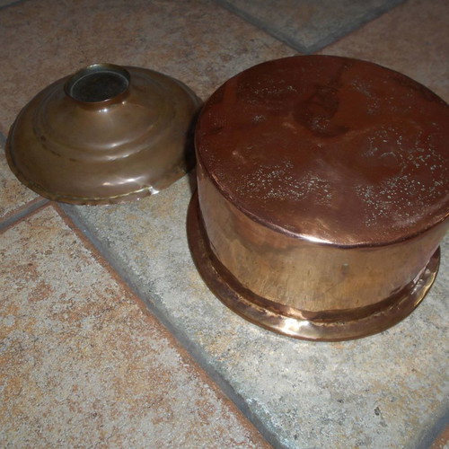 Bronze old pot with lid used, diameter 19/21 cm