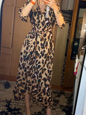 Animal print wrap dress like new, size M, beige brown