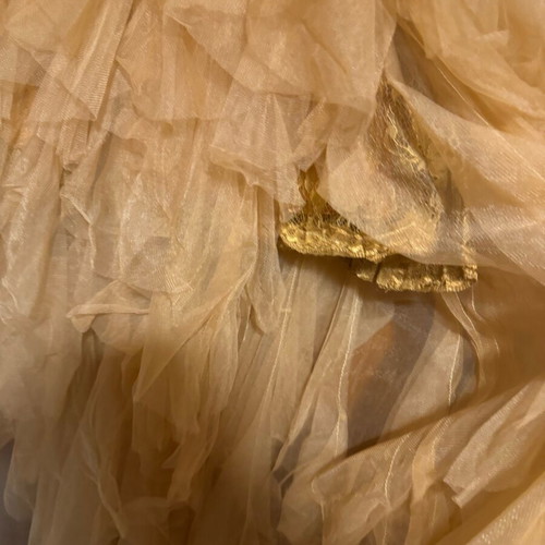 Formal dress like new, gold color, size M-L with tulle and lace