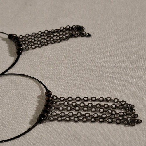 Metal hoop earrings with chain like new, black and brown