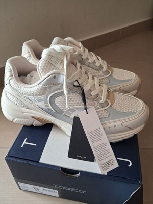 Tommy Jean women's athletic shoes new, size 39, white and gray