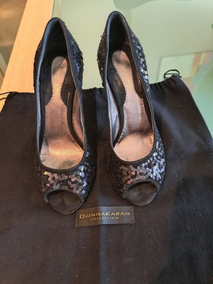 Γόβες βραδινές DKNY καινούργιες, μαύρες με παγιέτες, μέγεθος 36