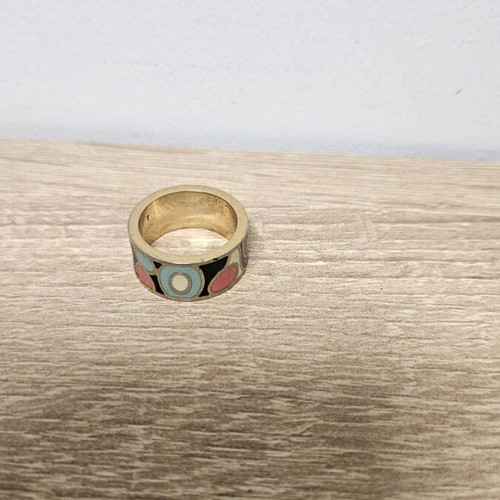 Ring with designs used