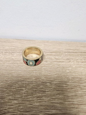 Ring with designs used