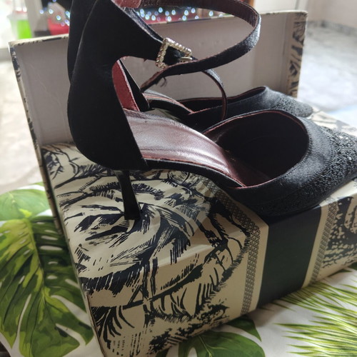 Women's black pumps size 39 like new
