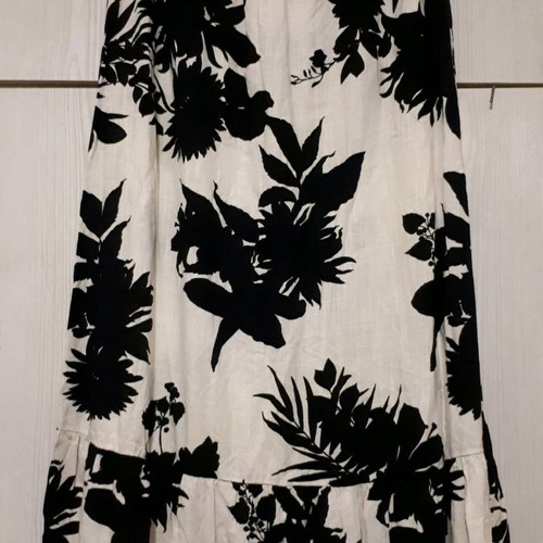 Zara long skirt new with ruffles and slit