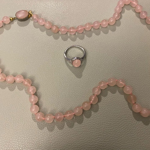 Faux bijoux set with necklace and ring like new, pink