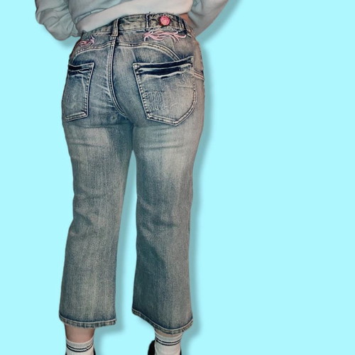 00s capri jeans with tribal details in excellent condition size S