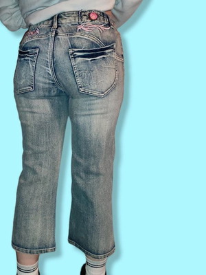 00s capri jeans with tribal details in excellent condition size S