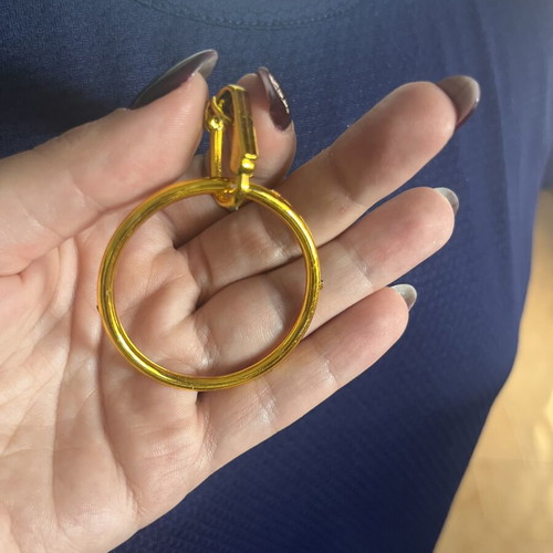 Earring like new with clip, gold color