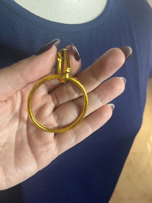 Earring like new with clip, gold color