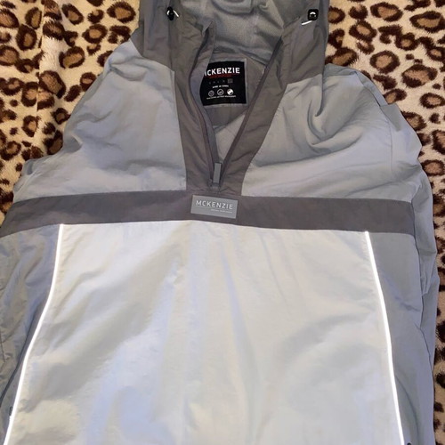 Mackenzie Windbreaker Jacket XXL like new, white and grey