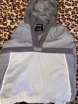 Mackenzie Windbreaker Jacket XXL like new, white and grey