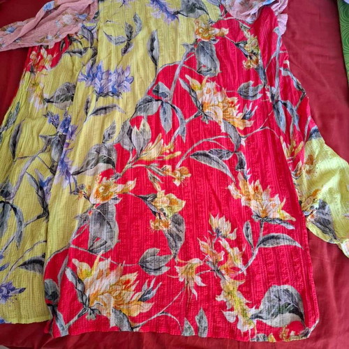 Floral kimono dress Banana like new, multicolored