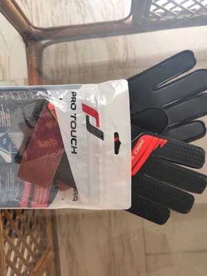 Gloves and knee pads for football in good condition