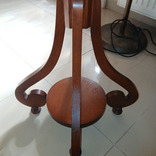 Round coffee table like new