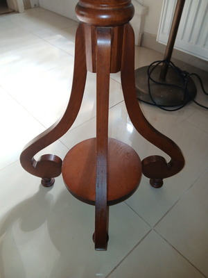 Round coffee table like new