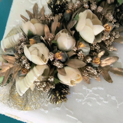 Vintage velvet box with flowers like new