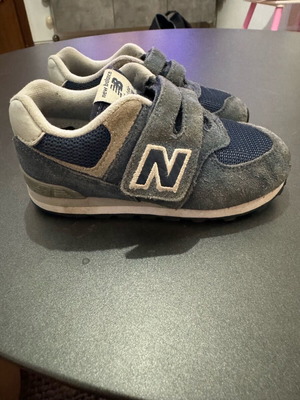 Παπούτσια New Balance No 25 μεταχειρισμένα για αγόρια, μπλε