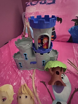 Castle Dollhouse like new