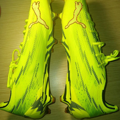 PUMA Ultra 6 Ultimate FG Unleashed football shoes like new, size 45, yellow