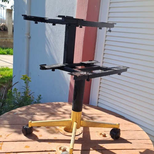 TFT TV stand like new for old TFT televisions