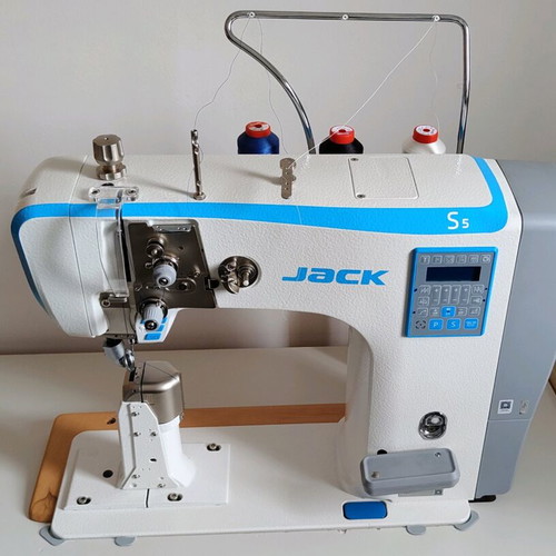 Jack S5-91 industrial sewing machine like new