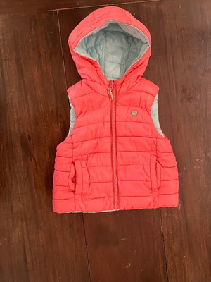 Zara reversible sleeveless jacket 12-18 months used, coral and blue