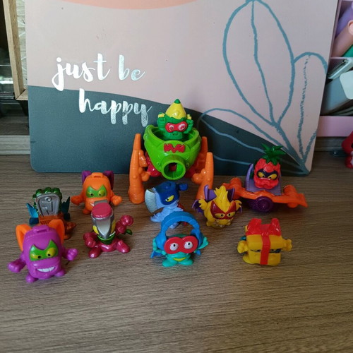 Super Zings pack of 12 like new