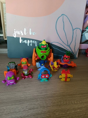 Super Zings pack of 12 like new